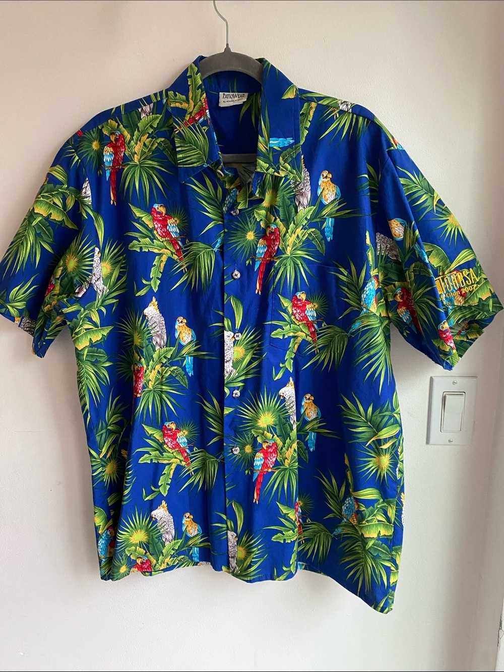 Hawaiian Shirt Patiowear by Aprons ‘n More L Parrots Glen Angus 2007 Canada Made